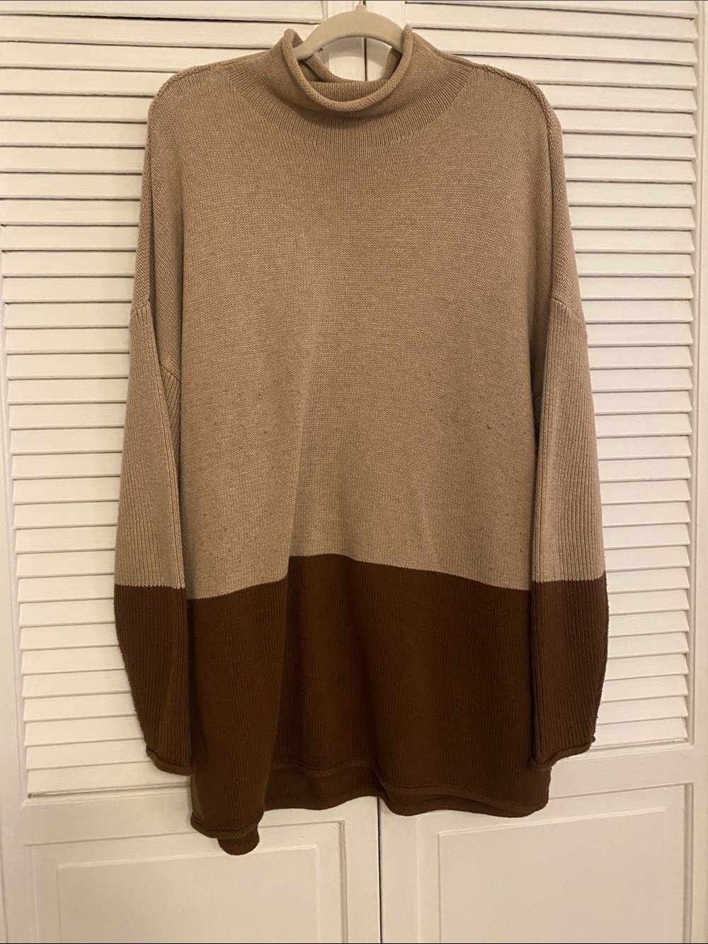 Tahari Two-Tone Turtleneck Sweater in Beige and Brown